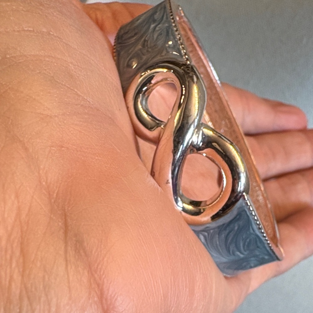 💜 Roberto by RFM Cuff Bracelet in Blue Swirl Enamel